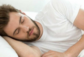 النوم الجيد يحمي من الإجهاد والإفراط بالوجبات السريعة