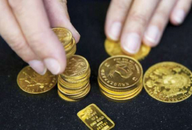 الذهب ينزل بفعل قوة الدولار