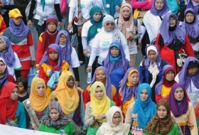جدل في إندونيسيا بعد إلزام الطالبات بالحجاب