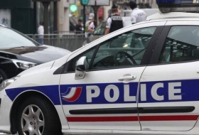 مقتل شخص طعناً بسكين في ضاحية بباريس