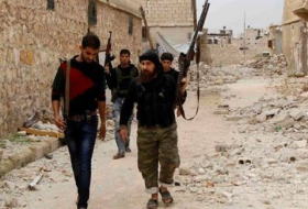 مقاتلو المعارضة في إدلب يفجرون جسرين تحسباً لهجوم النظام