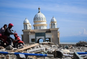 إندونيسيا: اعتقال 92 شخصاً بعد أعمال النهب إثر الزلزال والتسونامي