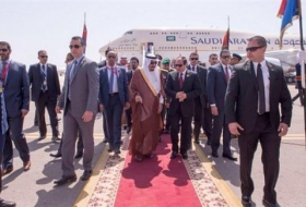 الملك سلمان يصل شرم الشيخ للمشاركة في القمة العربية الأوروبية