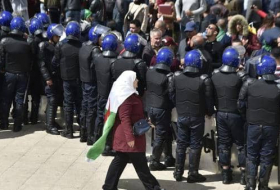 قوات مكافحة الشغب تنسحب من أهم موقع احتجاجي في الجزائر