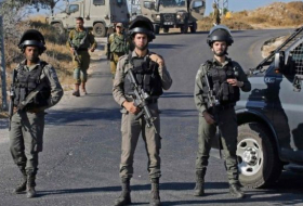 قوات إسرائيلية تبحث عن قتلة جندي طعن حتى الموت قرب الخليل