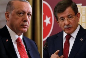 صحيفة تركية: داود أوغلو يستعد لرئاسة الحزب الحاكم