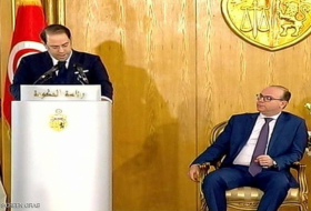 رئيس الحكومة التونسية الجديد يتسلم مهامه رسميا
