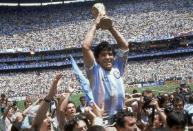   وفاة أسطورة كرة القدم الأرجنتيني دييغو مارادونا  