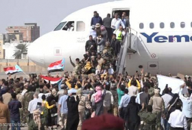  انفجاران في مطار عدن لحظة وصول الحكومة اليمنية 