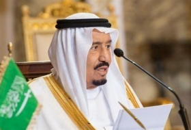 العاهل السعودي يكلف الحجرف بنقل دعوات القمة الخليجية
