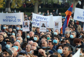  متظاهرون يشتبكون مع الشرطة في يريفان 