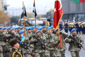  جنود أتراك في موكب النصر  