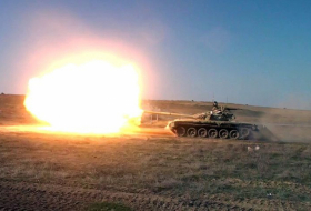   سائقو الدبابة الأذربيجانيون ينفذون النيران القتالية -   فيديو    