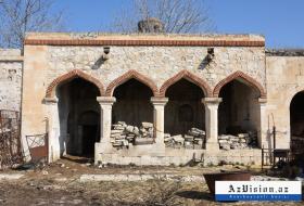  قصر خان الذي كان الأرمن يحتفظون بالخنازير فيه والمقبرة المدمرة -  صور  