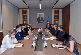   مناقشة آفاق التعاون في مجالات الاقتصاد والطاقة والمجال الانساني بين اذربيجان وإيطاليا  
