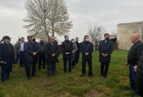   ممثلو المجلس التركي في في مقبرة اعمارات في اغدام  