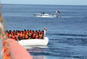 حرس السواحل الليبي ينقذ 104 مهاجرين وينتشل جثتين