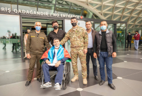  اثنان من المحاربين القدامى الذين تم إرسالهم إلى تركيا للمعالجة يعودان إلى الوطن -  صورة  