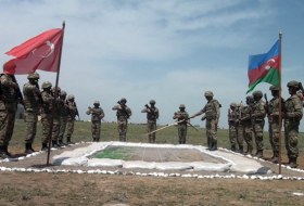   الجنود الأذربيجانيون والأتراك يقومون بتدريبات تكتيكية مشتركة -   فيديو    