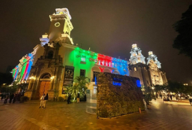  المباني الحكومية في بيرو تضيئ بألوان العلم الأذربيجاني -  صور  