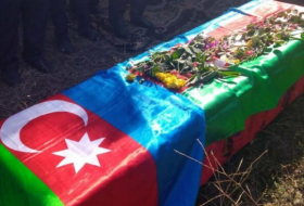    دفن جندي توفي في حادث سيارة في لاتشين في توفوز  