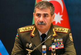  وزير الدفاع الأذربيجاني يعرب عن تعازيه لتركيا 