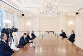   الرئيس إلهام علييف يلتقي رئيس مجلس التعليم العالي التركي -   صور     