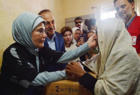 السيدة أمينة أردوغان تزور مخيم 
