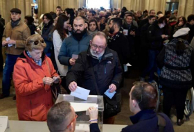 فتح مراكز الاقتراع في انتخابات حاسمة بكتالونيا