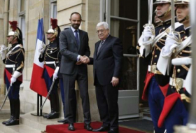 عباس من باريس: نسعى لصفقة سلام تاريخية