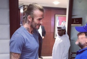 اللاعب الإنكليزي ديفيد بيكهام يلتقي مارادونا في مدينة عربية