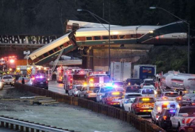 مقتل وإصابة 81 شخصا في خروج قطار عن القضبان بولاية واشنطن - فيديو