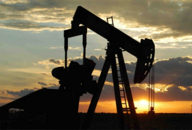 انخفاض أسعار النفط مع ارتفاع مخزون البنزين الأمريكي
