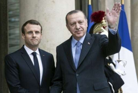 أردوغان وماكرون يبحثان هاتفياً الأوضاع في سوريا