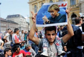 ميركل تخطط لاجتماع استثنائي مع دول من الاتحاد الأوروبي لبحث أزمة الهجرة