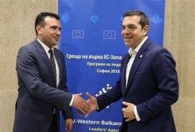 أثينا وسكوبيه توقعان اتفاقاً تاريخياً على إسم مقدونيا الجديد