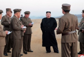زعيم كوريا الشمالية يتفقد تجربة على سلاح جديد