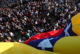 فنزويلا: الشرطة تتصدى لاحتجاجات شعبية لليوم الثالث