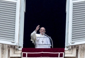 البابا يدعو للصلاة عبر الإنترنت