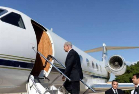 طائرة وجرار يجبران نتانياهو على البقاء في بولندا