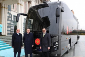 بعد الطائرة الفارهة.. قطر تقدم «حافلة فاخرة» إلى أردوغان