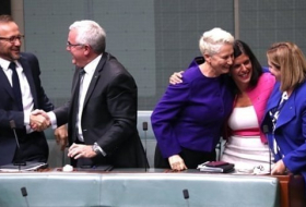 برلمان أستراليا يقر مشروع قانون للهجرة ضد رغبة الحكومة