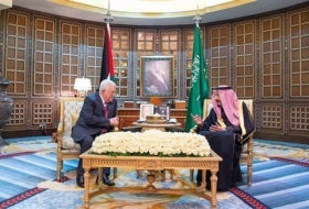 الملك سلمان لعباس: نجدد تأكيد وقوف المملكة الدائم مع فلسطين وشعبها