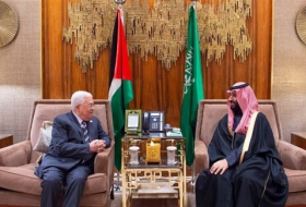 الرئيس الفلسطيني يلتقي بولي العهد السعودي