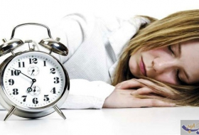 مرضٌ نادر يُجبر فتاة بريطانية على النوم 22 ساعة في اليوم