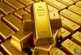 الذهب يهبط بفعل بيانات قوية لمبيعات التجزئة الأميركية