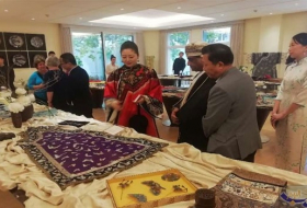 الكويت تفتتح معرضًا ثقافيًا وفنيًا عن الأزياء التراثية الصينية في سفارتها ببكين