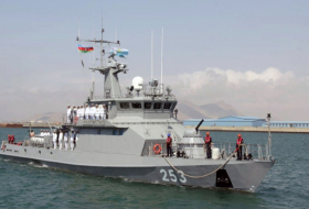   السفينة العسكرية الكازاخستانية تصل إلى باكو -   صور     