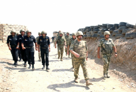   وزير الدفاع يتفقد الوحدات العسكرية على خط الجبهة -   صور + فيديو    