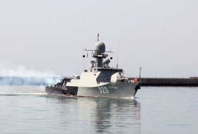   السفن الحربية الروسية تصل إلى باكو -   فيديو    